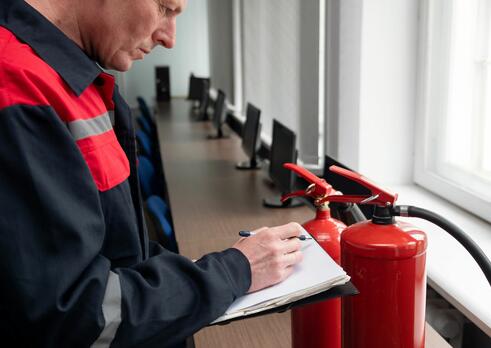 Príslušník hasičského a záchranného zboru - požiarna prevencia